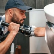 Atascos de Tuberías en Tenerife Sur: Causas y Soluciones | Multiservice A.D.
