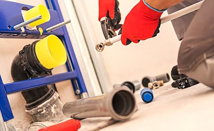 Evite el golpe de ariete y proteja sus tuberías con nuestros cálculos precisos.