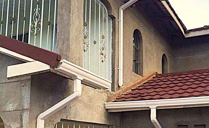 Renovación de bajantes pluviales y canalones en edificio residencial de San Isidro, sustitución de antiguas tuberías por sistemas eficientes de evacuación de agua.